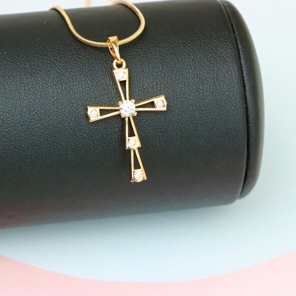 "Elegant Rose Gold Cross Pendant with Sparkling Center Stone, XPPT1833 - Picture 8 of 12